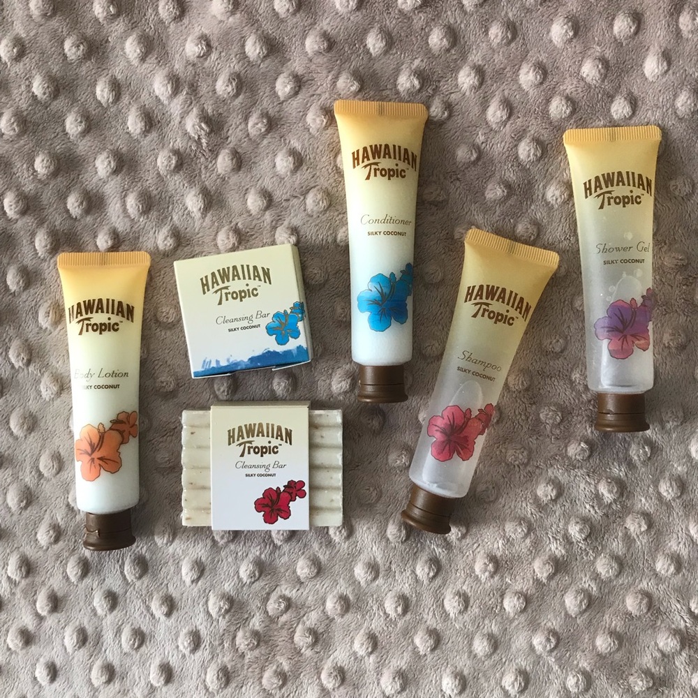 TOILETRY TRAVEL SET